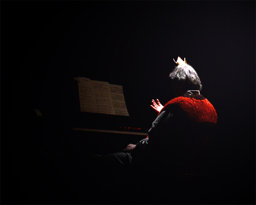 un spectacle écrit par Mani Muller mis en scène par Carole Lorang     © m. muller 2011